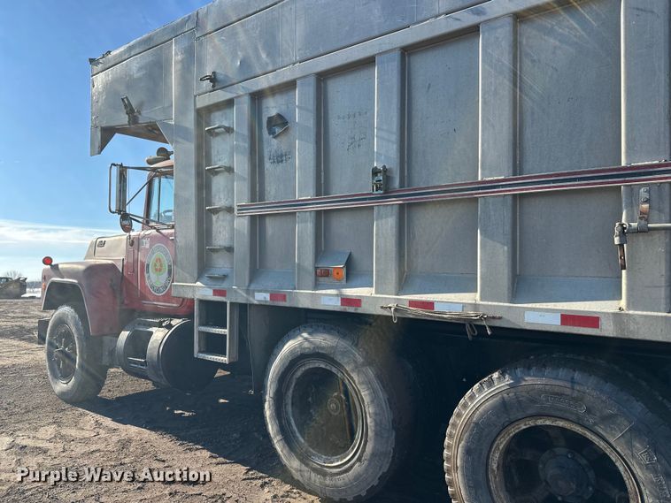image for item FK1612 1988 Mack RD688SX dump truck