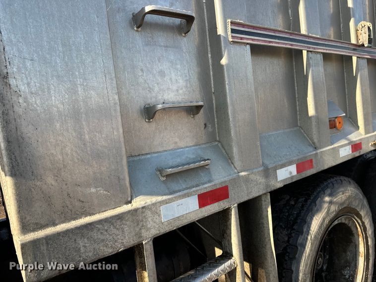 image for item FK1612 1988 Mack RD688SX dump truck