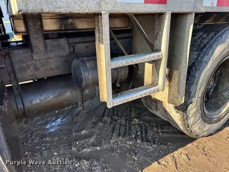 image for item FK1612 1988 Mack RD688SX dump truck