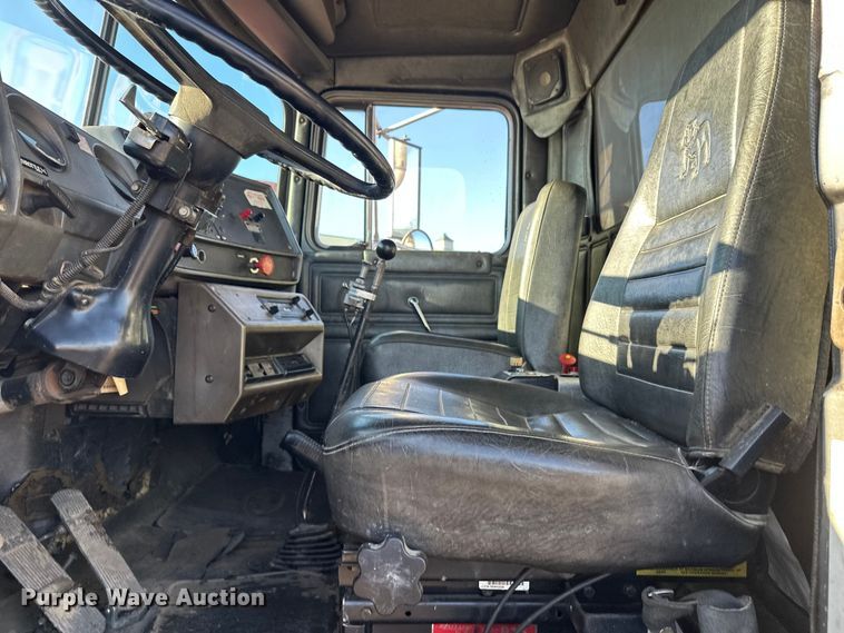 image for item FK1612 1988 Mack RD688SX dump truck