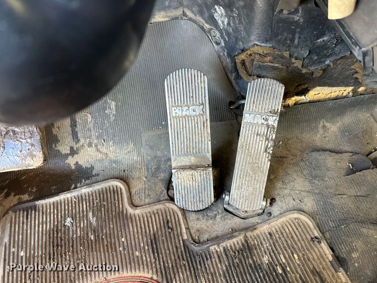 image for item FK1612 1988 Mack RD688SX dump truck