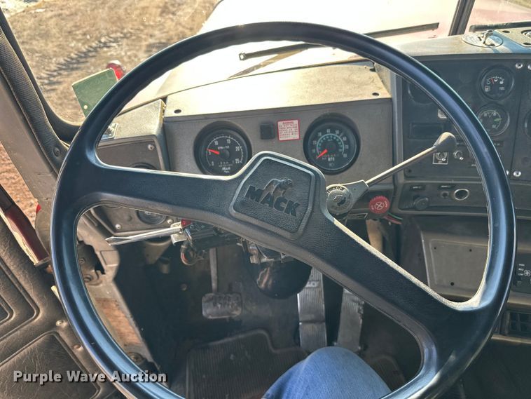 image for item FK1612 1988 Mack RD688SX dump truck