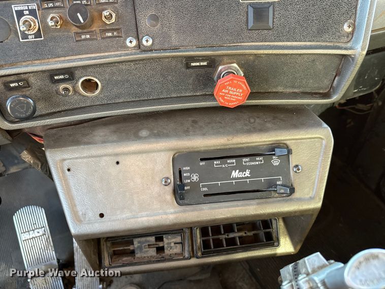 image for item FK1612 1988 Mack RD688SX dump truck