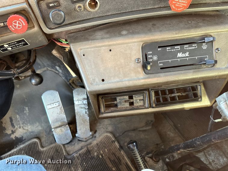 image for item FK1612 1988 Mack RD688SX dump truck