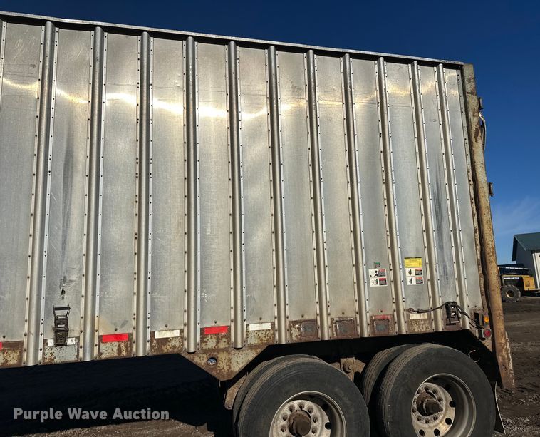 image for item FK1630 2003 Peerless Peerless live bottom trailer