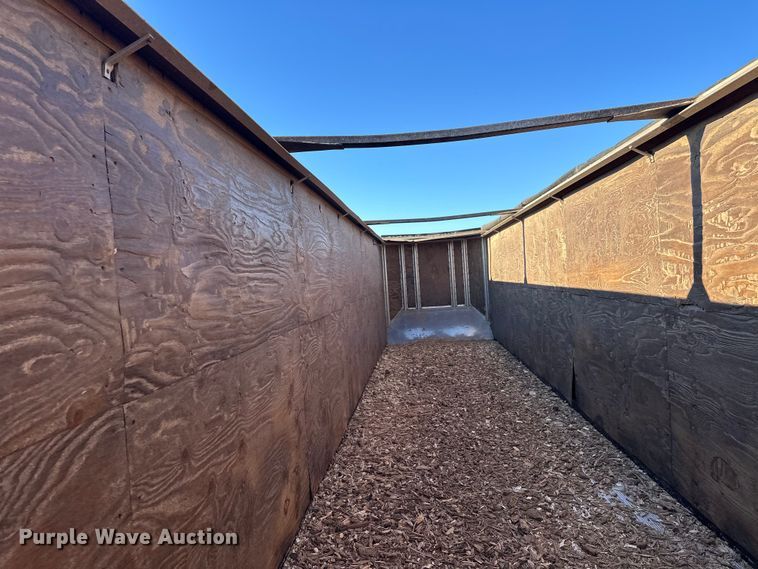 image for item FK1630 2003 Peerless Peerless live bottom trailer