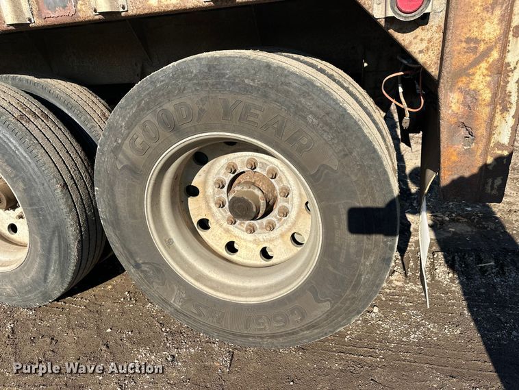 image for item FK1630 2003 Peerless Peerless live bottom trailer