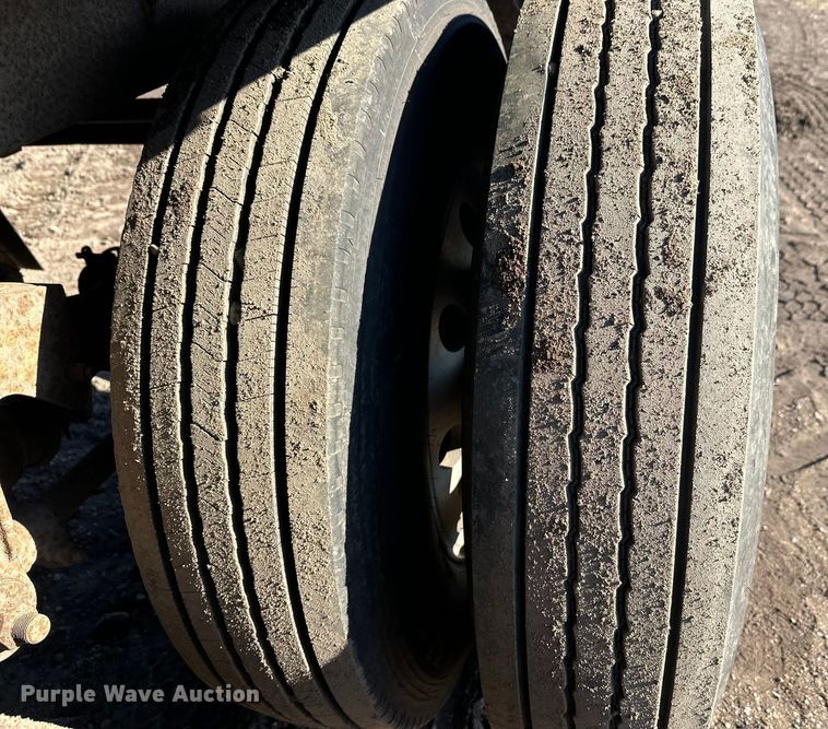 image for item FK1630 2003 Peerless Peerless live bottom trailer