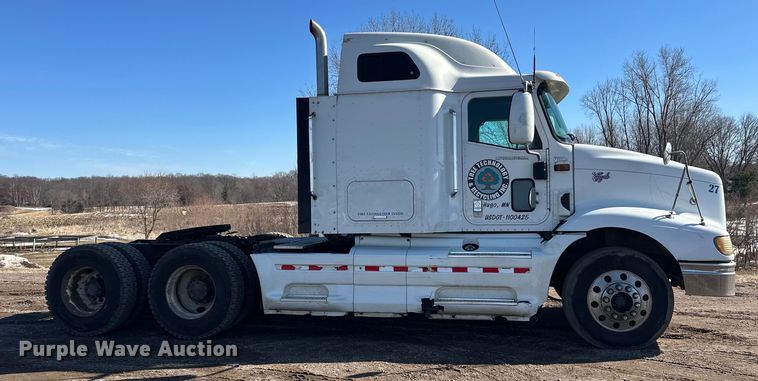 image for item FK1634 2000 International 9200i semi truck