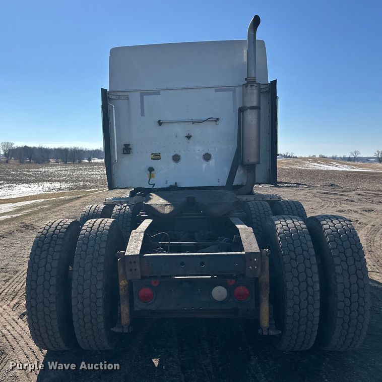 image for item FK1634 2000 International 9200i semi truck