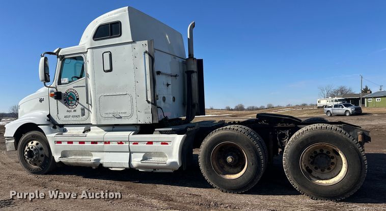 image for item FK1634 2000 International 9200i semi truck