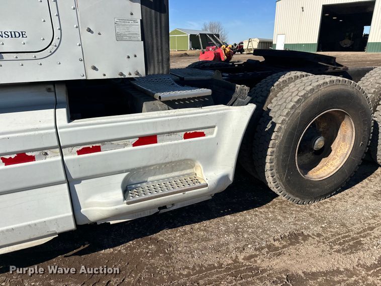 image for item FK1634 2000 International 9200i semi truck