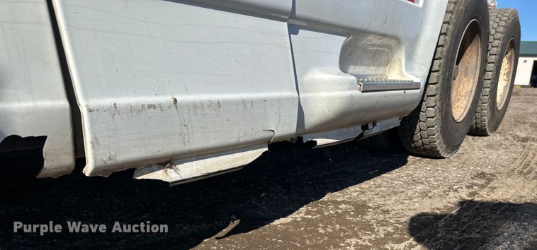 image for item FK1634 2000 International 9200i semi truck