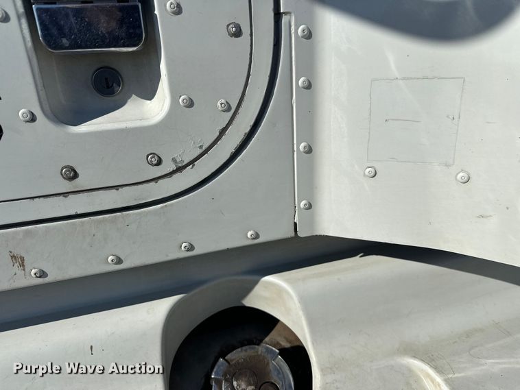 image for item FK1634 2000 International 9200i semi truck