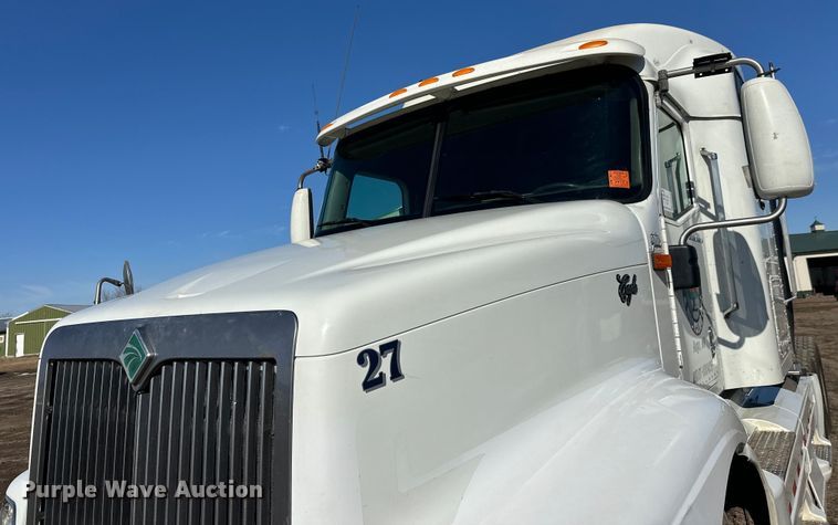 image for item FK1634 2000 International 9200i semi truck