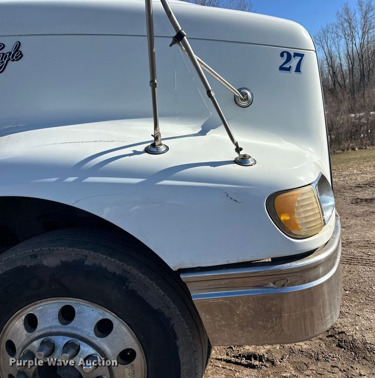 image for item FK1634 2000 International 9200i semi truck