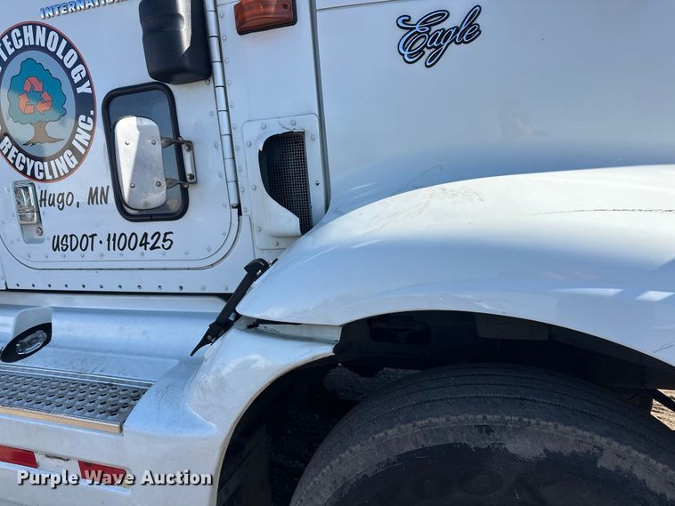 image for item FK1634 2000 International 9200i semi truck