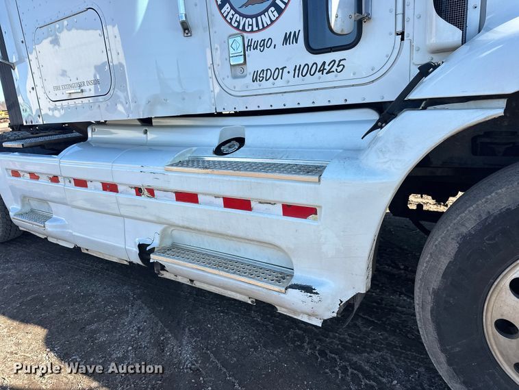 image for item FK1634 2000 International 9200i semi truck