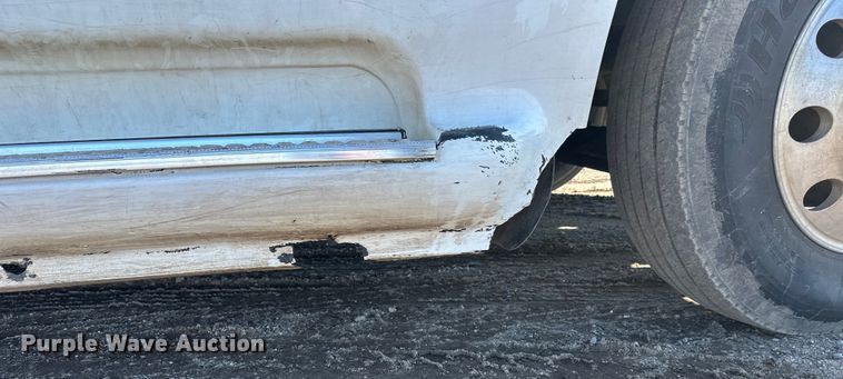 image for item FK1634 2000 International 9200i semi truck