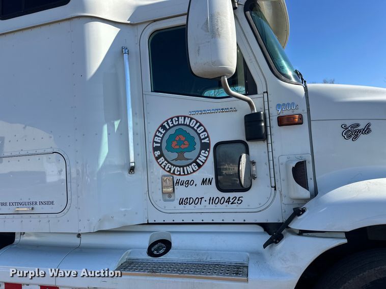 image for item FK1634 2000 International 9200i semi truck