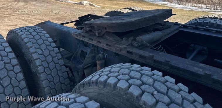 image for item FK1634 2000 International 9200i semi truck