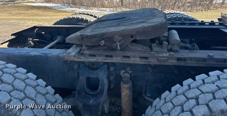 image for item FK1634 2000 International 9200i semi truck