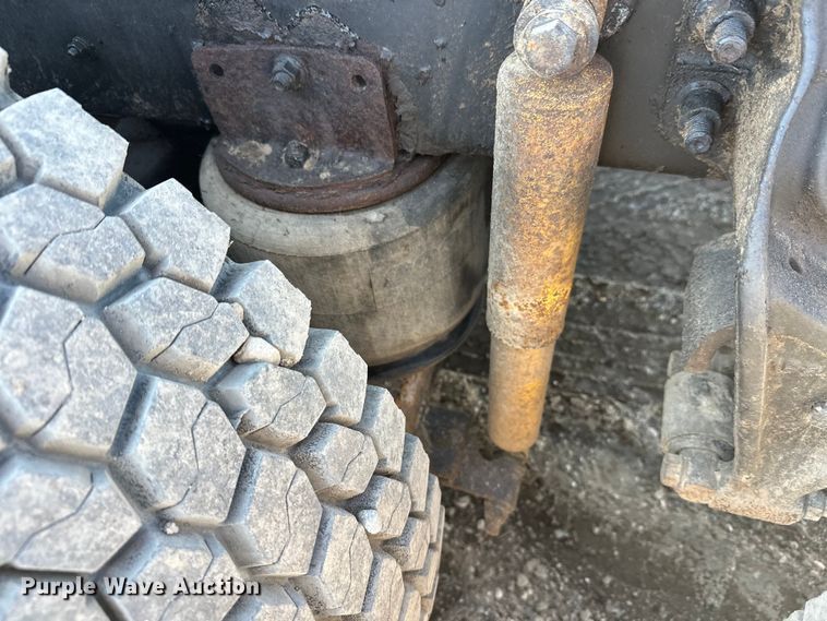 image for item FK1634 2000 International 9200i semi truck