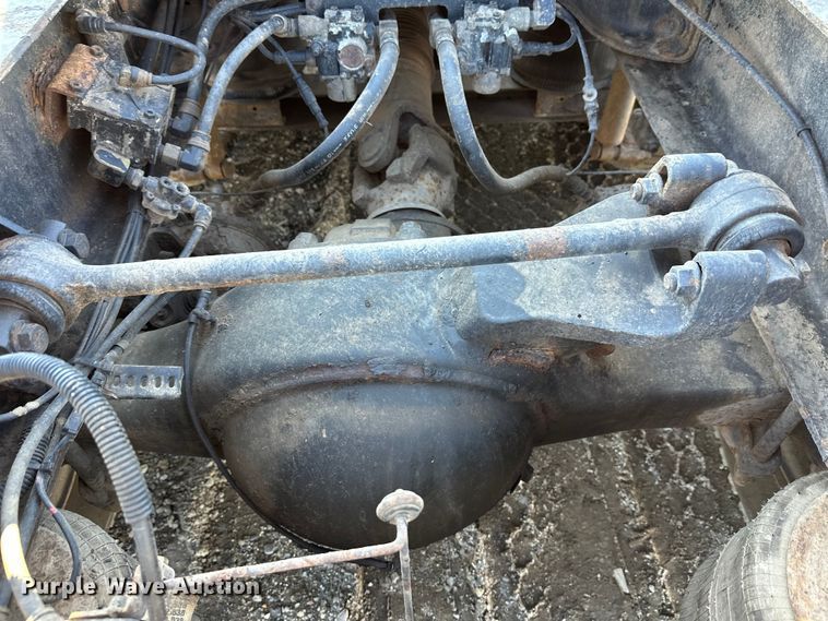 image for item FK1634 2000 International 9200i semi truck