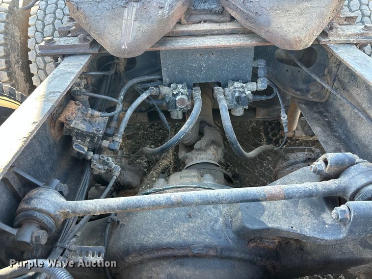 image for item FK1634 2000 International 9200i semi truck