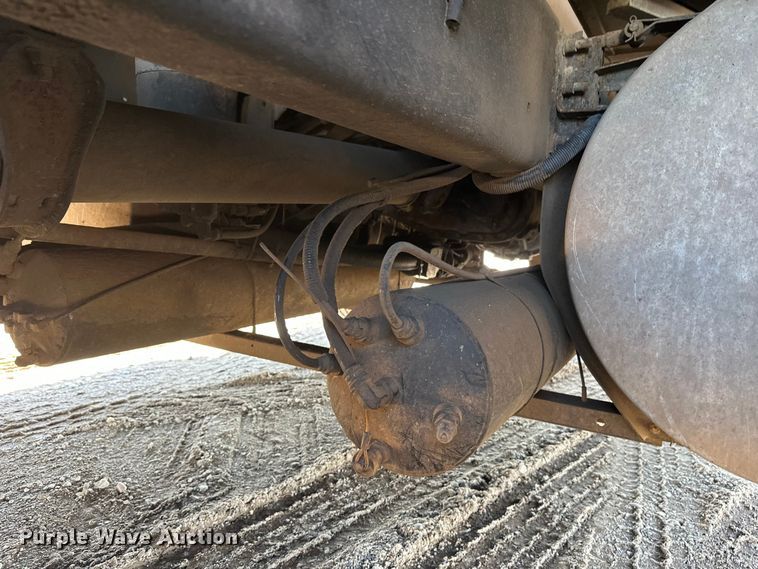 image for item FK1634 2000 International 9200i semi truck