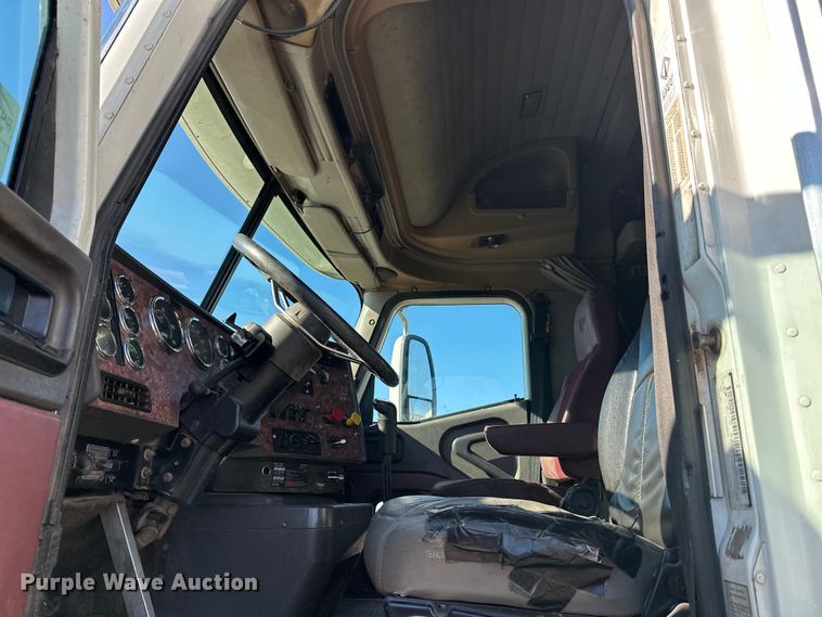 image for item FK1634 2000 International 9200i semi truck