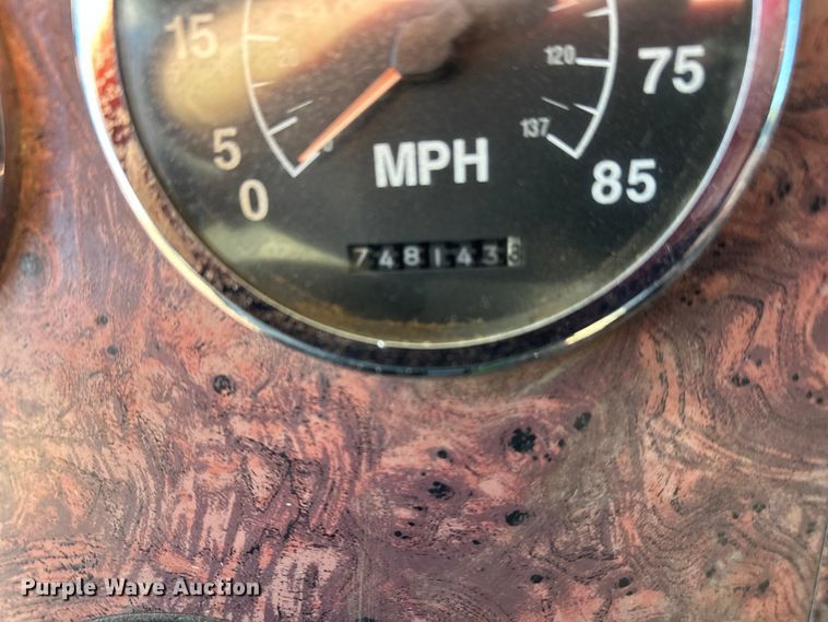 image for item FK1634 2000 International 9200i semi truck