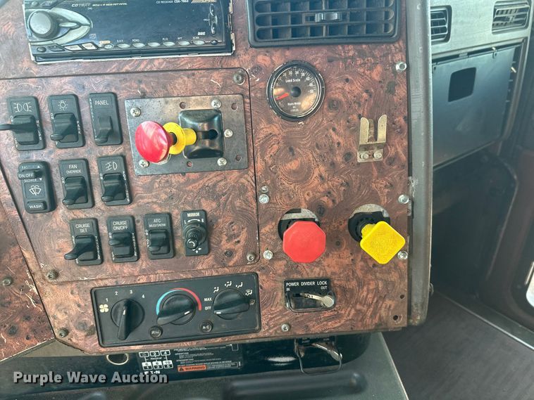 image for item FK1634 2000 International 9200i semi truck