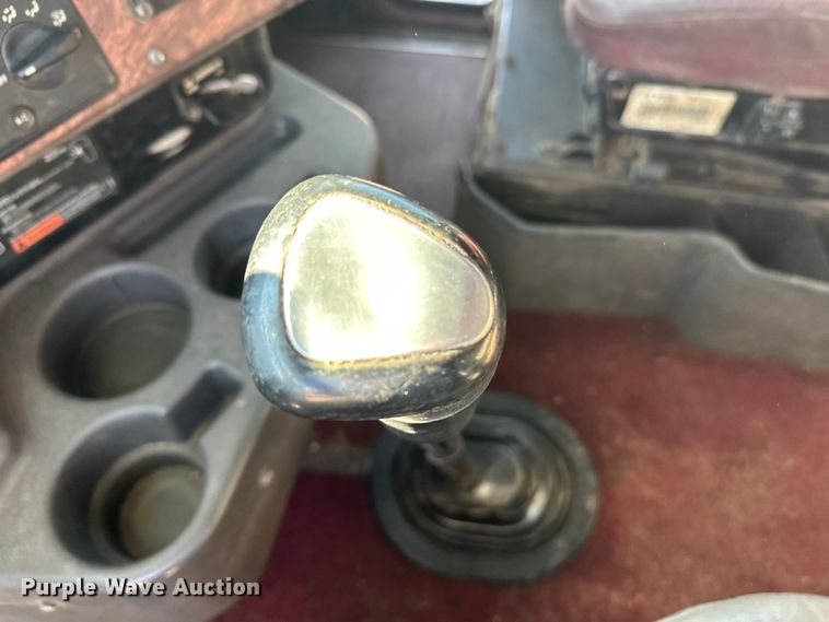 image for item FK1634 2000 International 9200i semi truck