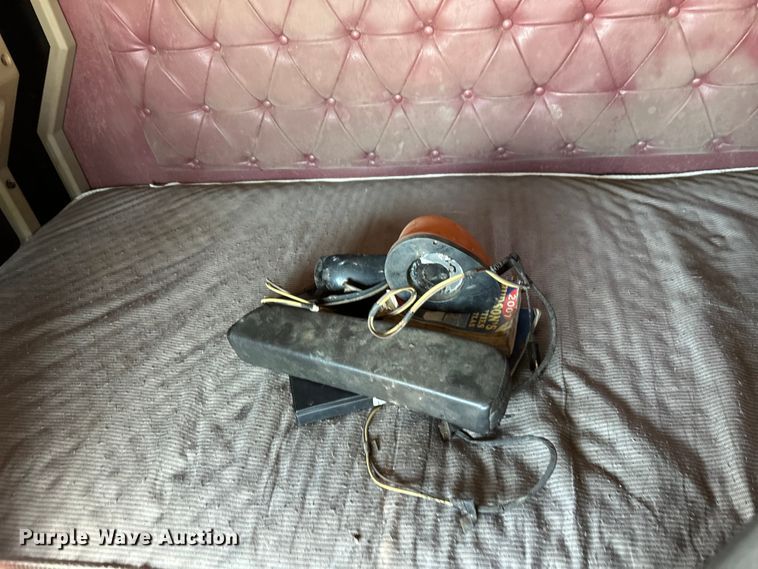 image for item FK1634 2000 International 9200i semi truck