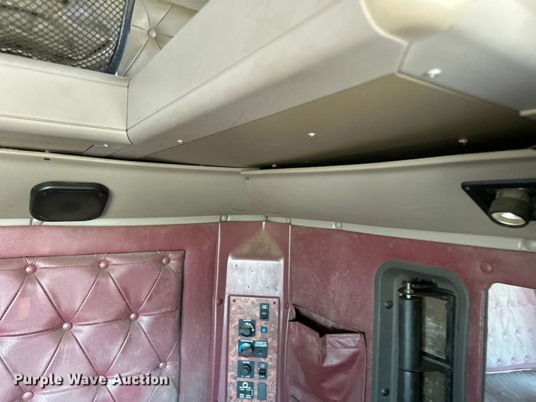 image for item FK1634 2000 International 9200i semi truck