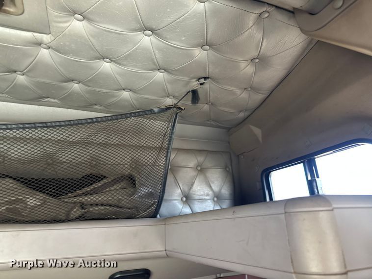 image for item FK1634 2000 International 9200i semi truck