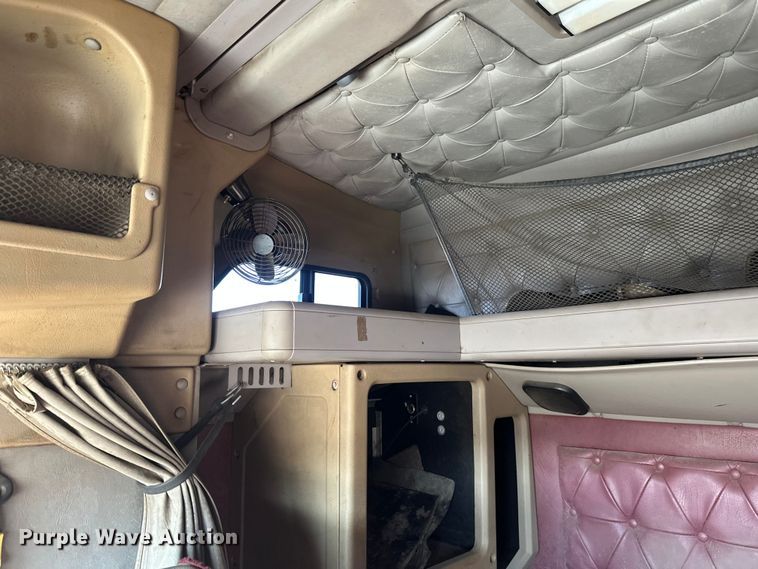 image for item FK1634 2000 International 9200i semi truck