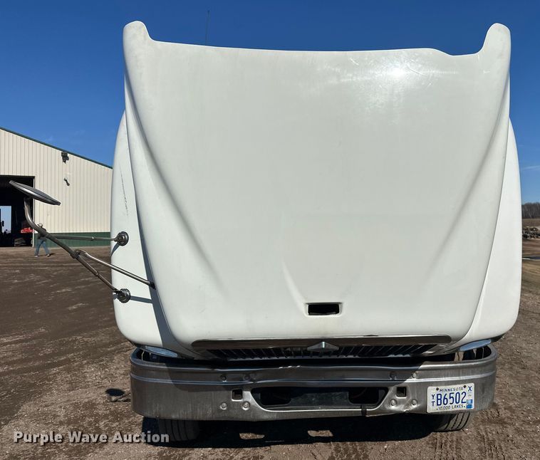 image for item FK1634 2000 International 9200i semi truck