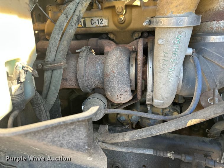 image for item FK1634 2000 International 9200i semi truck