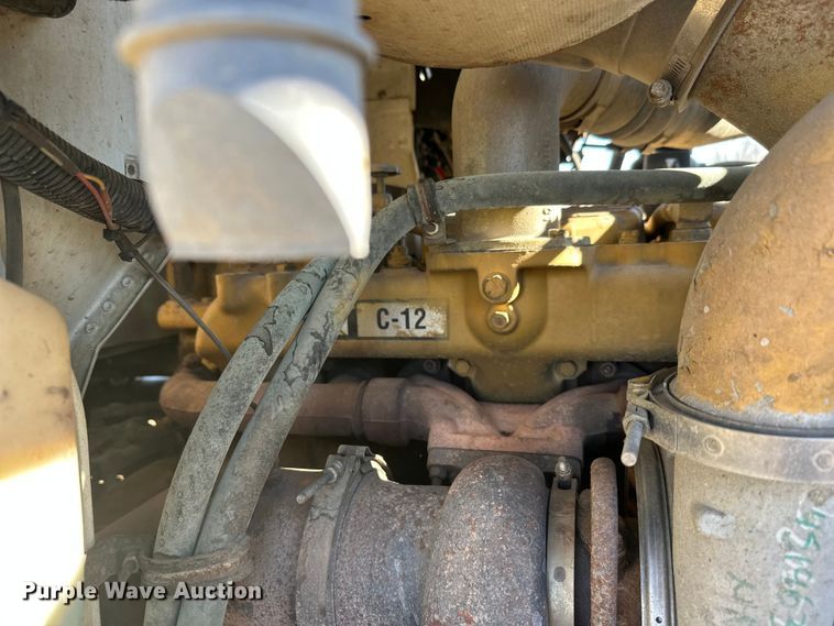 image for item FK1634 2000 International 9200i semi truck