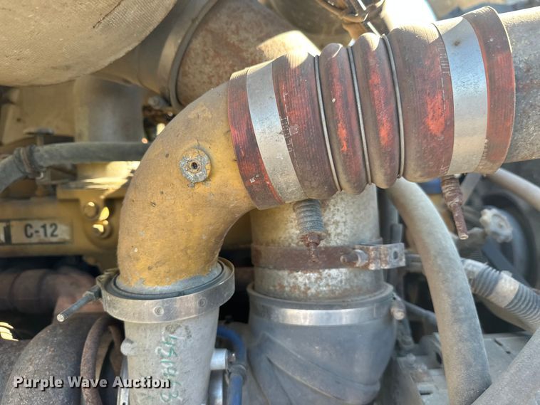 image for item FK1634 2000 International 9200i semi truck