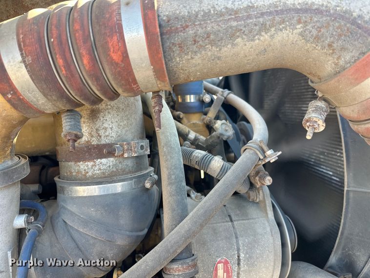 image for item FK1634 2000 International 9200i semi truck