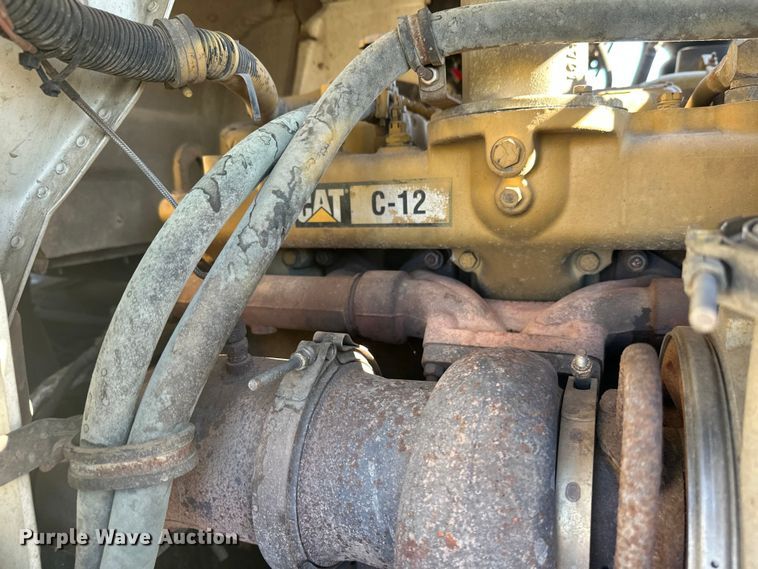 image for item FK1634 2000 International 9200i semi truck