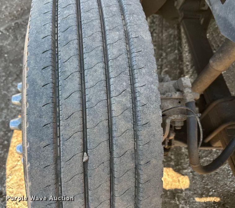 image for item FK1634 2000 International 9200i semi truck