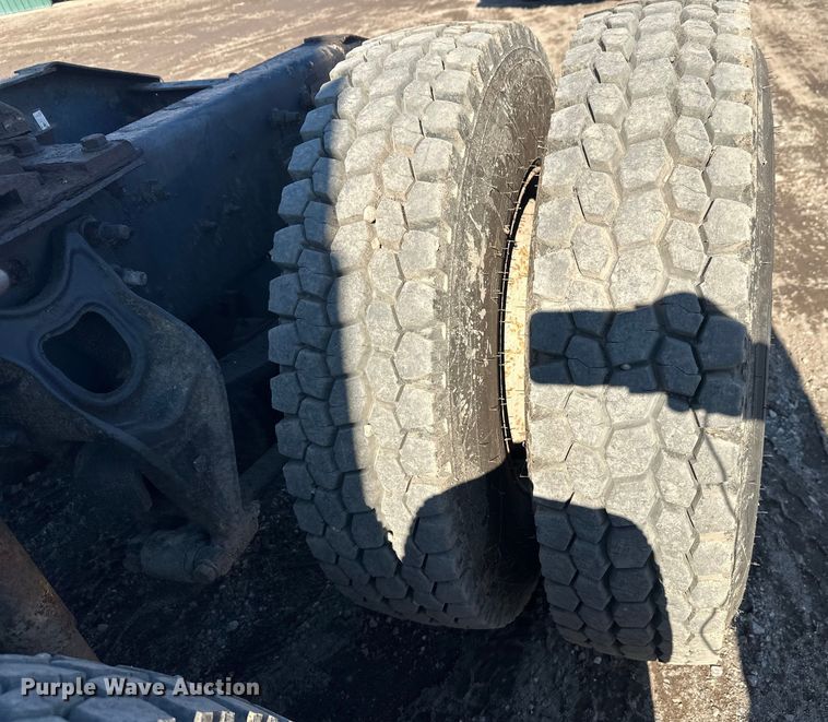 image for item FK1634 2000 International 9200i semi truck