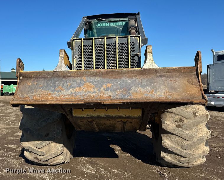 image for item FK1637 2001 John Deere 648GIII skidder