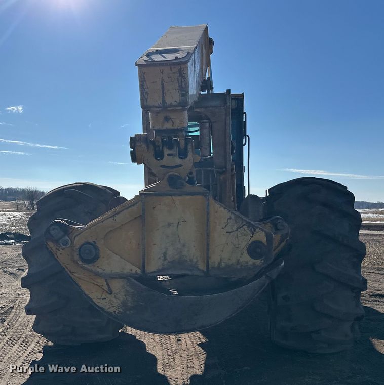 image for item FK1637 2001 John Deere 648GIII skidder