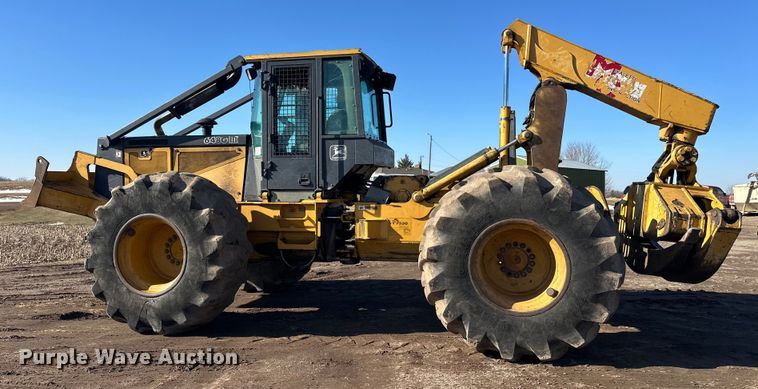 image for item FK1637 2001 John Deere 648GIII skidder