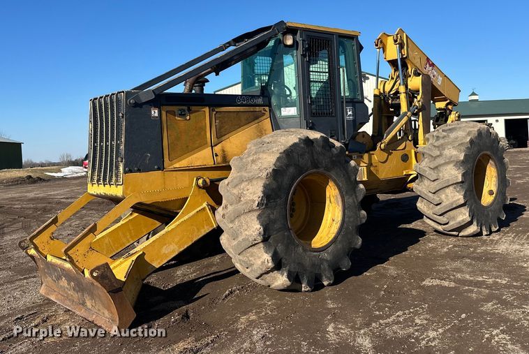 image for item FK1637 2001 John Deere 648GIII skidder